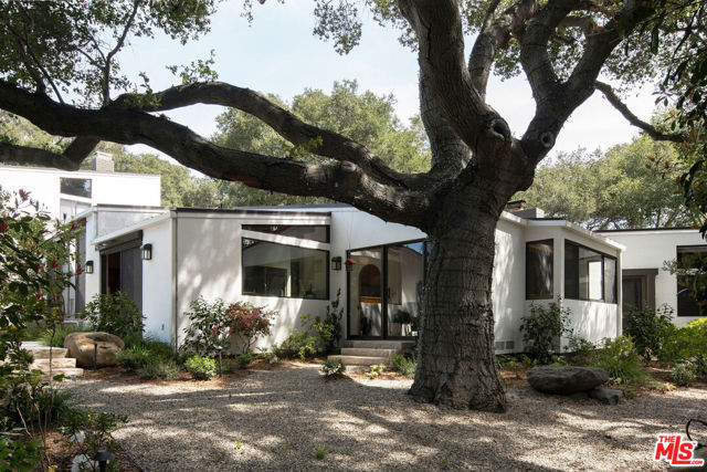 901 Crater Camp Drive, Calabasas CA: https://media.crmls.org/mediaz/c508129e-7374-4914-b24c-29bc11e0fec8.jpg