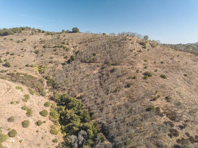 40 Oak Glen Road, Valley Center CA: https://media.crmls.org/mediaz/c5086bff-e3df-40ae-8f0a-60f5d755e82f.jpg