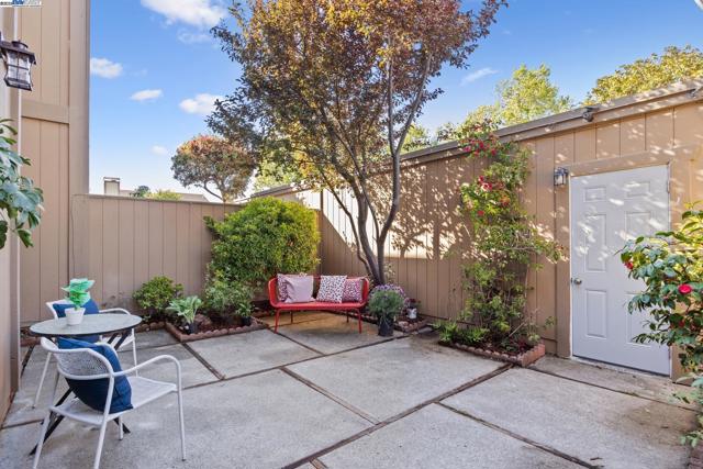 3362 Tonga Ln, Alameda CA: https://media.crmls.org/mediaz/c508936d-e40f-4c2f-a2f5-5bf152adb8bd.jpg