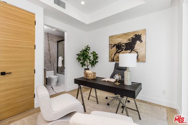 14899 Round Valley Drive, Sherman Oaks CA: https://media.crmls.org/mediaz/c5089431-64e0-40bf-88af-bcc91c404d87.jpg