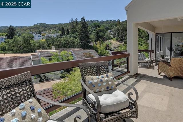 3244 Terra Granada Dr, Walnut Creek CA: https://media.crmls.org/mediaz/c5092711-f623-4572-a851-7b9242189bfb.jpg