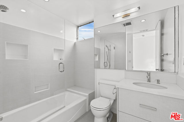 2153 Linnington Avenue, Los Angeles CA: https://media.crmls.org/mediaz/c5096a33-96dd-4c27-a3dc-09246d912e66.jpg