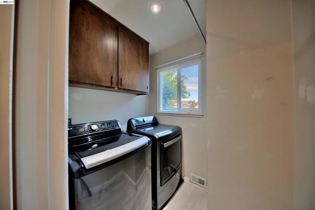 1425 Forest Dr, Turlock CA: https://media.crmls.org/mediaz/c50989a0-e198-4c9b-ab40-6c8f21078b0b.jpg