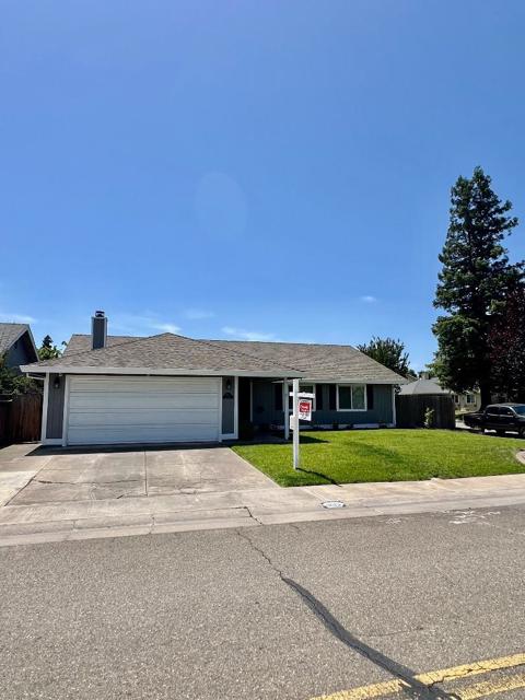 8613 Elk Way, Elk Grove CA: https://media.crmls.org/mediaz/c5099a27-2a01-48a1-bb22-dfbb229cfa82.jpg