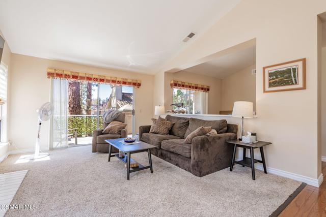 271 Augustine Way, Simi Valley CA: https://media.crmls.org/mediaz/c509c94c-7307-4f12-86e7-8120f052e7a5.jpg