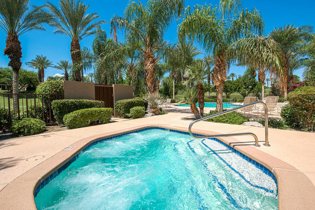 359 Desert Holly Drive, Palm Desert CA: https://media.crmls.org/mediaz/c509da96-a166-4450-a69f-fdc1d0366f7d.jpg