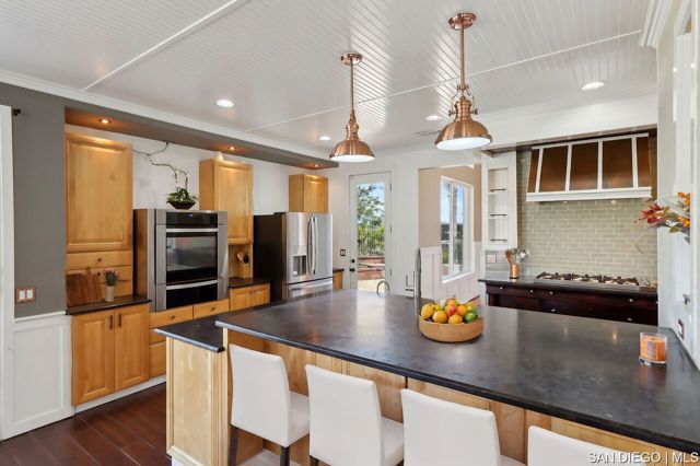 25 Villa Roma, Lake Elsinore CA: https://media.crmls.org/mediaz/c50a9887-70cf-4653-add0-33918e544ea1.jpg
