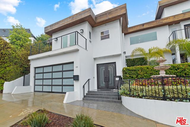 436 Levering Avenue, Los Angeles CA: https://media.crmls.org/mediaz/c50abc45-544c-4f27-ac58-4d7a4e8cb78c.jpg