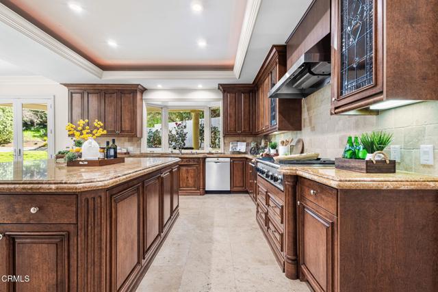 Detail Gallery Image 38 of 50 For 4080 Dover Rd, La Canada Flintridge,  CA 91011 - 5 Beds | 6/1 Baths