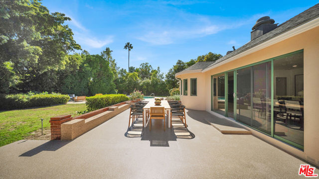 6900 Chisholm Avenue, Lake Balboa CA: https://media.crmls.org/mediaz/c50b0563-b676-45de-b906-5c485b62c02c.jpg