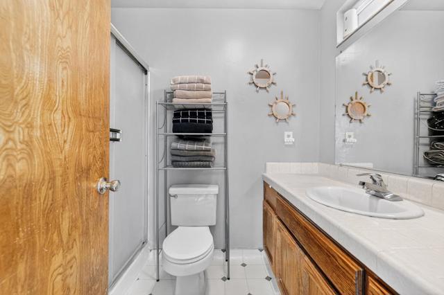 1260 Heather Glen Circle, Hollister CA: https://media.crmls.org/mediaz/c50b289a-a63c-4a59-a13e-6053ffd476cf.jpg