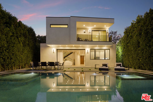 4128 Vantage Avenue, Studio City CA: https://media.crmls.org/mediaz/c50bb1a0-aca5-427e-a63e-e81023538f8a.jpg