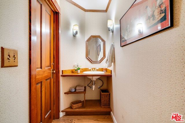 10059 RIVKIND Lane photo 8