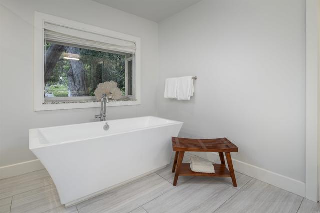 5041 El Secreto, Rancho Santa Fe CA: https://media.crmls.org/mediaz/c50c23ce-c4d4-4883-82ba-9eb9b7a81048.jpg