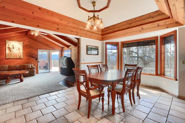 40835 Big Oak Flat Road, Oakhurst CA: https://media.crmls.org/mediaz/c50cab9e-b395-4259-864d-61a7cc0d7fa0.jpg