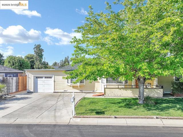 5071 Bonwell Drive, Concord CA: https://media.crmls.org/mediaz/c50ce875-88cf-496d-a6c4-d26cfd25fcbd.jpg