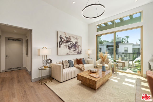 130 S Sepulveda Boulevard, Los Angeles CA: https://media.crmls.org/mediaz/c50d9024-c5cd-4852-9280-809e0cda53ef.jpg