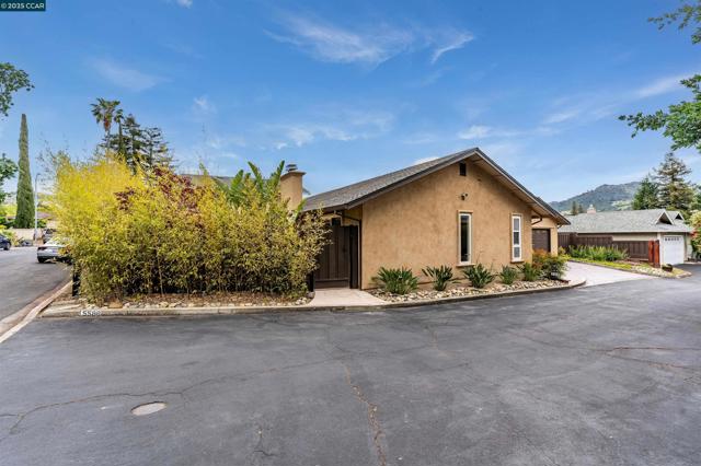 5588 Gonzalez Ct, Concord CA: https://media.crmls.org/mediaz/c50e6e5f-5650-498d-9f01-81c571403432.jpg
