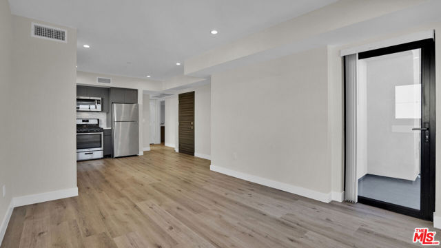 846 S Mariposa Avenue, Los Angeles CA: https://media.crmls.org/mediaz/c50e8c4b-a840-4133-bdd7-dbbf5a38886f.jpg