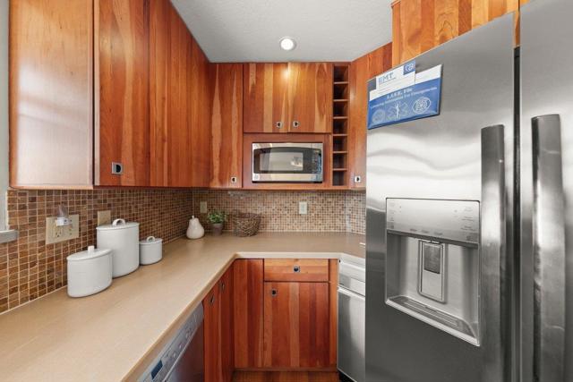 861 Railroad Avenue, Half Moon Bay CA: https://media.crmls.org/mediaz/c50efed7-228d-4d66-b70f-b0d96b882f80.jpg