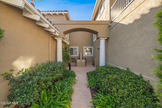 4153 Brookcrest Court, Moorpark CA: https://media.crmls.org/mediaz/c50f0c5a-4a8e-49ef-a4ae-ea5187da2fef.jpg