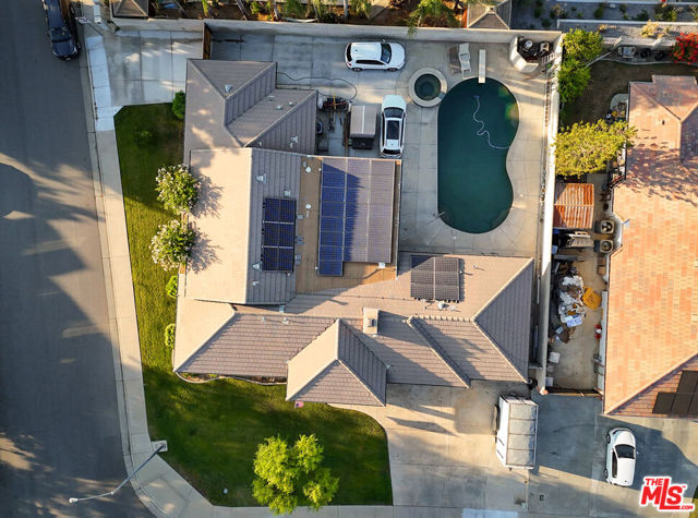 7200 Clifftop Way, Bakersfield CA: https://media.crmls.org/mediaz/c50f2744-b8eb-4084-8f75-0b19f3864a2f.jpg