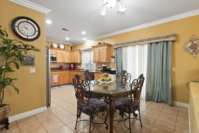1420 Venters Dr, Chula Vista CA: https://media.crmls.org/mediaz/c50ffd88-a355-45c2-a515-ef57037c9f26.jpg