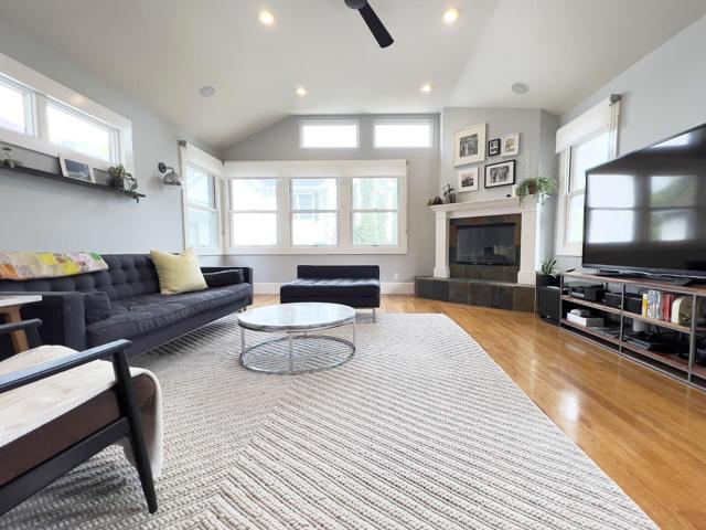 1812 Sanchez Avenue, Burlingame CA: https://media.crmls.org/mediaz/c51132be-ce4b-43fc-ab25-4b337e336cc5.jpg