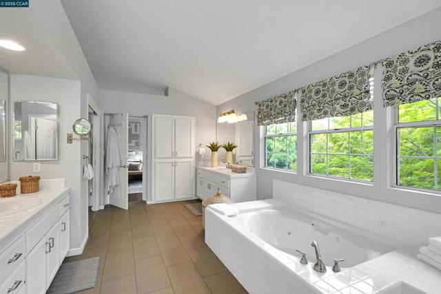 405 Triomphe Ct, Danville CA: https://media.crmls.org/mediaz/c511418b-d2dd-4614-ab9c-834d164a0a43.jpg