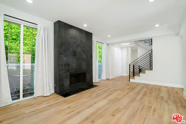 5923 Etiwanda Avenue, Tarzana CA: https://media.crmls.org/mediaz/c511a9e5-3882-4739-9f8c-1323c30b886c.jpg