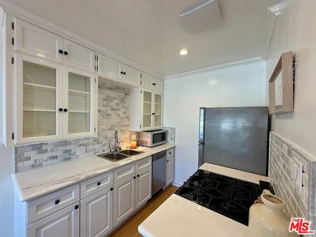 1144 15th Street, Santa Monica CA: https://media.crmls.org/mediaz/c511c28d-e42a-4217-a445-57ddfa143c27.jpg