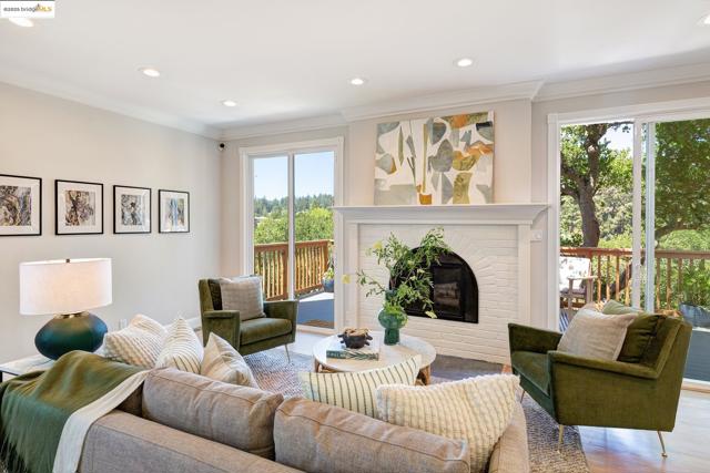 2 Cavendish Ln, Piedmont CA: https://media.crmls.org/mediaz/c511d77e-bb06-4dd5-b6ce-d0546729545d.jpg