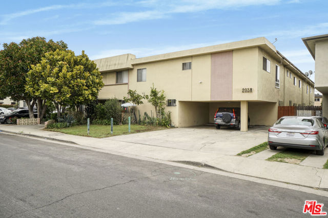 2038 S Holt Avenue, Los Angeles CA: https://media.crmls.org/mediaz/c512453d-8ab5-43bc-8f53-a1c218e4973f.jpg
