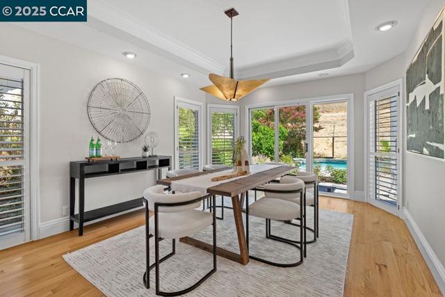 260 Edinburgh Cir, Danville CA: https://media.crmls.org/mediaz/c5126b89-4f75-4c63-9a67-0e95c5cb8339.jpg