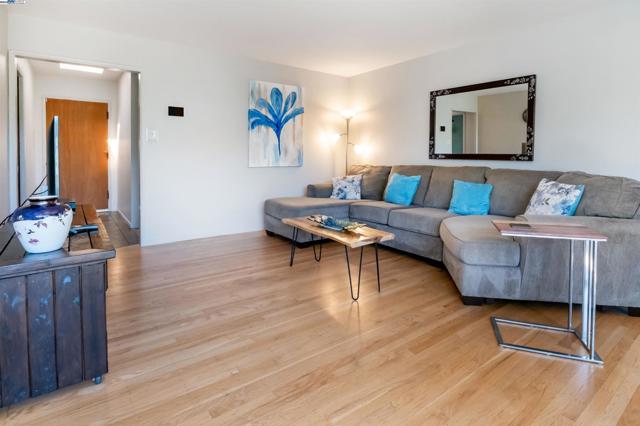 4670 Eggers Dr, Fremont CA: https://media.crmls.org/mediaz/c512e15b-e029-4454-b96c-aa1e36a4b7b6.jpg