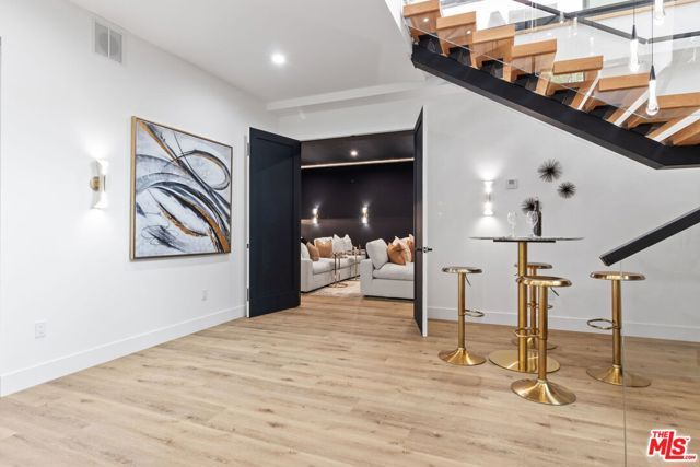 4535 Haskell Avenue, Encino CA: https://media.crmls.org/mediaz/c513a925-8e13-4b25-b8f8-938ae9facd78.jpg