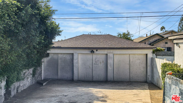 224 W 101st Street, Los Angeles CA: https://media.crmls.org/mediaz/c513c094-1541-4af0-b2dd-ea70947f76e5.jpg