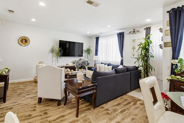 Detail Gallery Image 10 of 36 For 6133 Verda Ln, San Diego,  CA 92130 - 2 Beds | 2/1 Baths