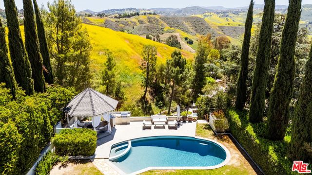26024 Farmfield Road, Calabasas CA: https://media.crmls.org/mediaz/c5147e30-b29c-4fe4-954e-b5a9588ae85f.jpg