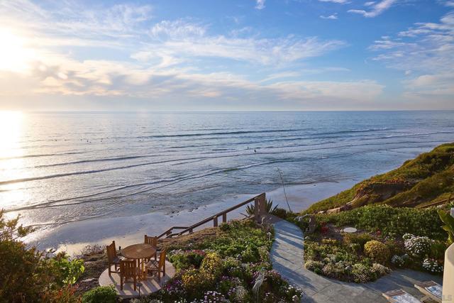 1630 Neptune Avenue, Encinitas CA: https://media.crmls.org/mediaz/c514fa82-3e87-425b-b3b0-5d27e29afe7d.jpg