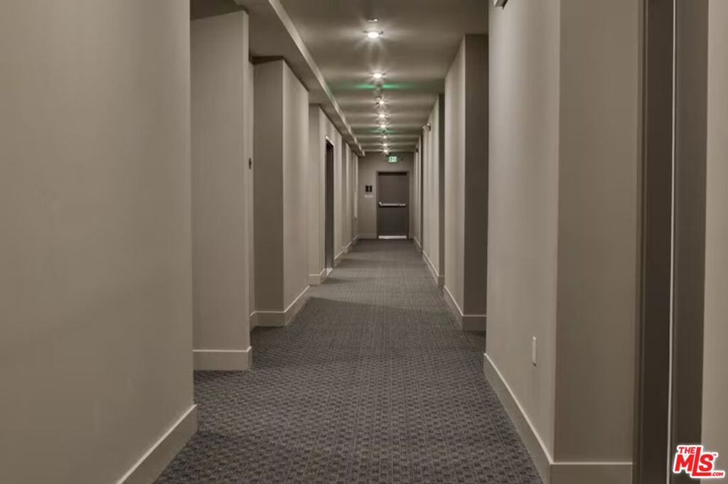 https://media.crmls.org/mediaz/c5151d28-c7ba-44f6-a543-6a60be28a420.jpg?preset=X-Large