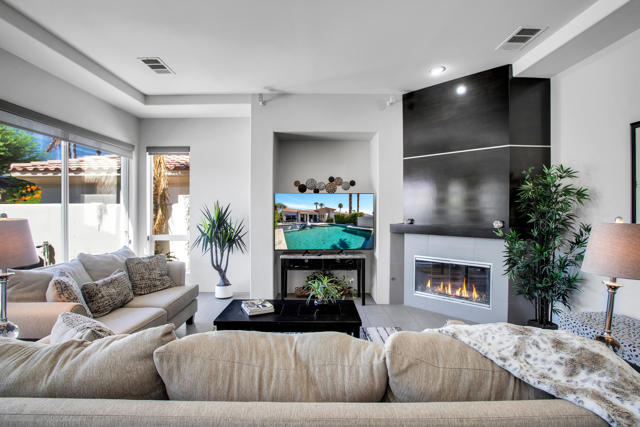 78858 Breckenridge Drive, La Quinta CA: https://media.crmls.org/mediaz/c5151f82-cba1-4448-8fd0-580975c9ca50.jpg