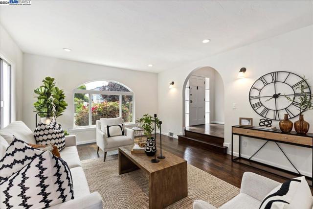 955 Virginia St, Berkeley CA: https://media.crmls.org/mediaz/c51755b7-3169-44b7-a87c-e94150f001e7.jpg
