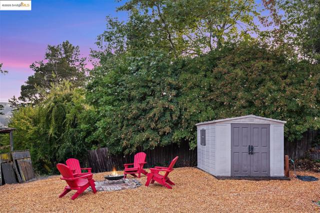 2871 Stephen Dr, Richmond CA: https://media.crmls.org/mediaz/c5177e50-ba80-45c2-b58d-f3a6366b9111.jpg