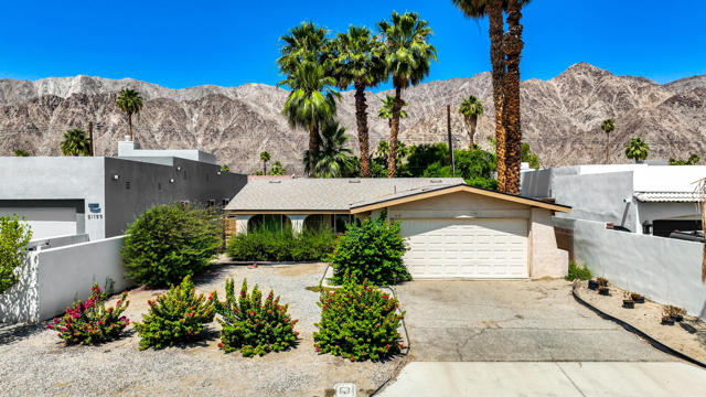 51191 Avenida Herrera, La Quinta CA: https://media.crmls.org/mediaz/c517e401-46e1-495e-af7a-928417b319ff.jpg