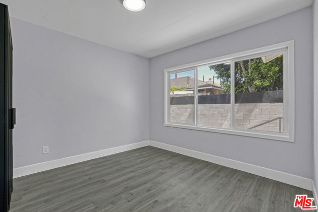 1256 Exposition Boulevard, Los Angeles CA: https://media.crmls.org/mediaz/c518bbe1-a3fa-4340-89d4-477112d98b00.jpg