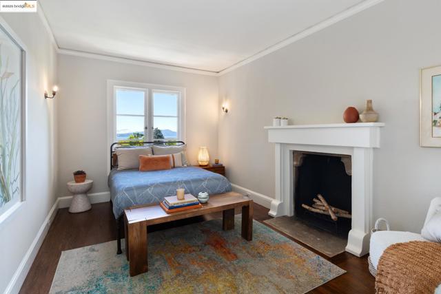 2583 Buena Vista Way, Berkeley CA: https://media.crmls.org/mediaz/c518f91f-ccf7-4a31-b391-0e78743bd179.jpg
