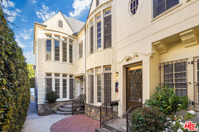 228 S REEVES Drive, Beverly Hills CA: https://media.crmls.org/mediaz/c518fb8c-44f6-40e4-a93b-f271bcf9da1f.jpg