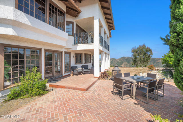 2457 Angelo Drive, Los Angeles CA: https://media.crmls.org/mediaz/c5190fa8-8464-43f9-a9c6-8baa25ea196d.jpg