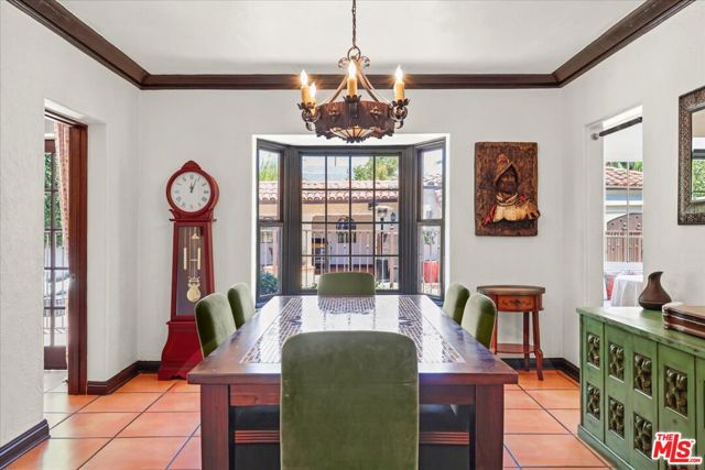 6119 Del Valle Drive, Los Angeles CA: https://media.crmls.org/mediaz/c51914da-aba7-4ef7-8d6b-8851c6ba0c65.jpg